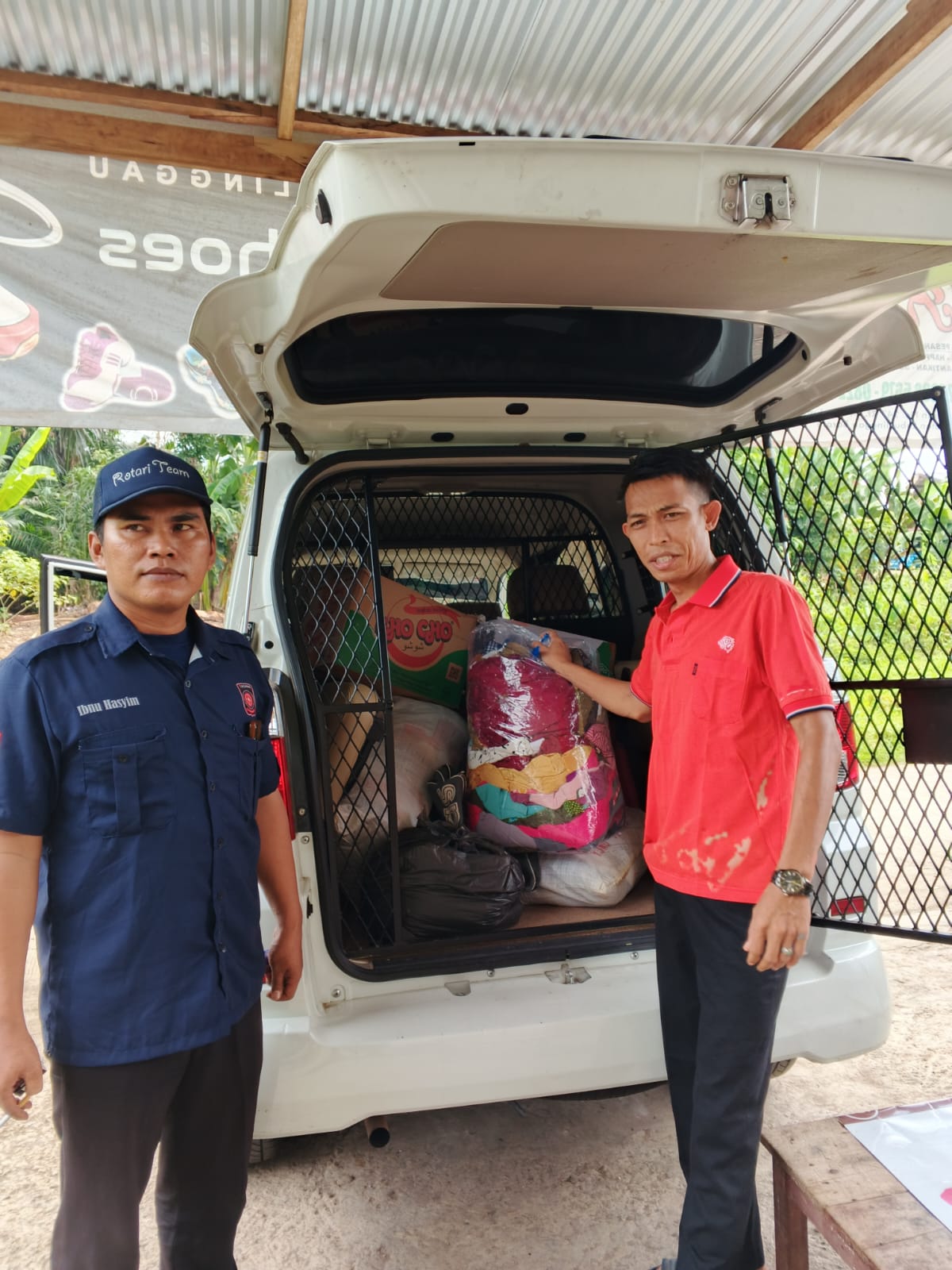 Karang Taruna dan PSM Barat 1 Kembali Salurkan Pakaian Layak Pakai