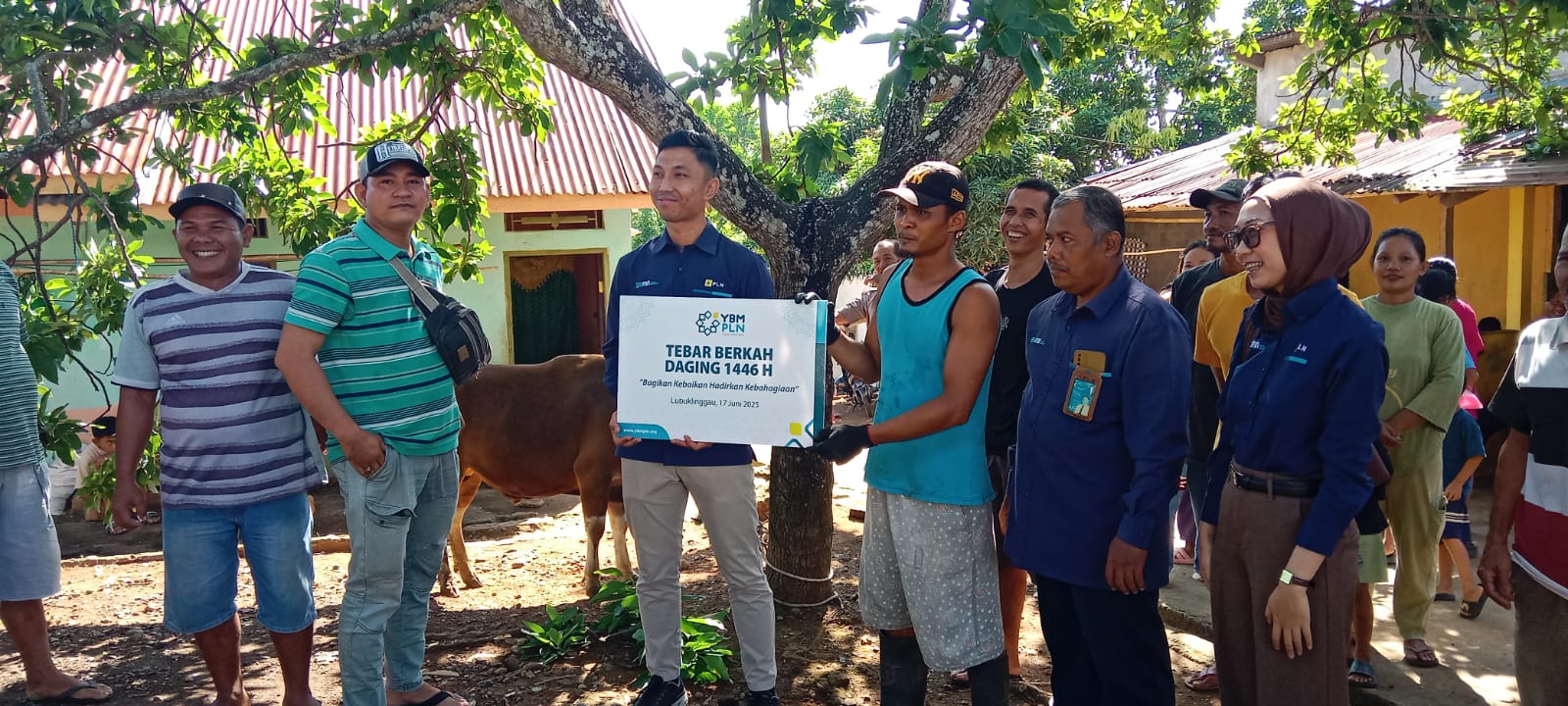 YBM PLN Linggau Sebar 105 Kantong Berbagi Daging Berkah