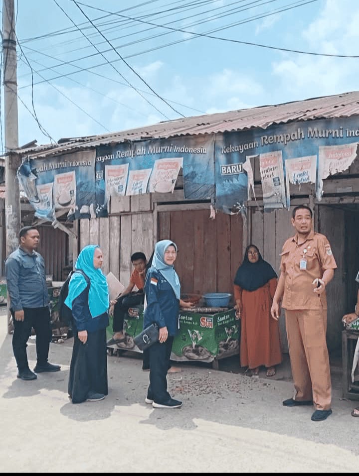 DLH Respon Cepat Keluhan Warga Pasar Moneng