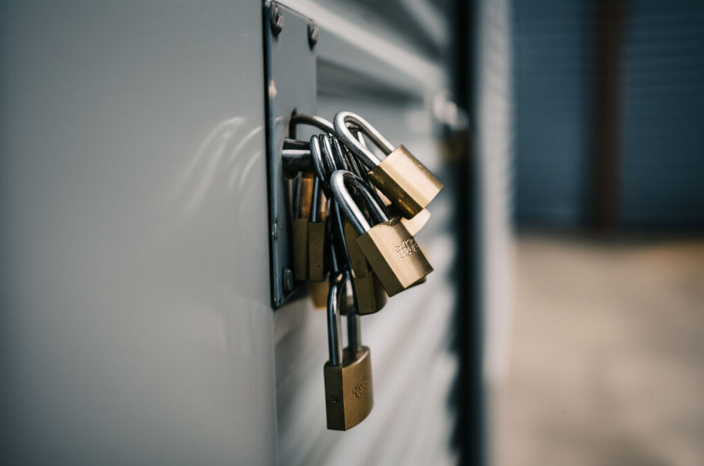 Looking for a lucrative investment? Explore self-storage businesses: high profits, low costs, & recession resilience. Your comprehensive guide.