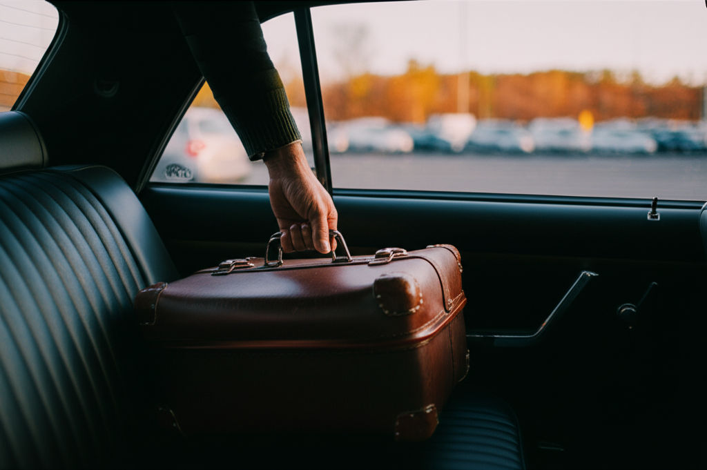 Master Dulles Economy Parking! Save time & money at IAD with our ultimate guide. Get smart tips for cheap, hassle-free airport parking.