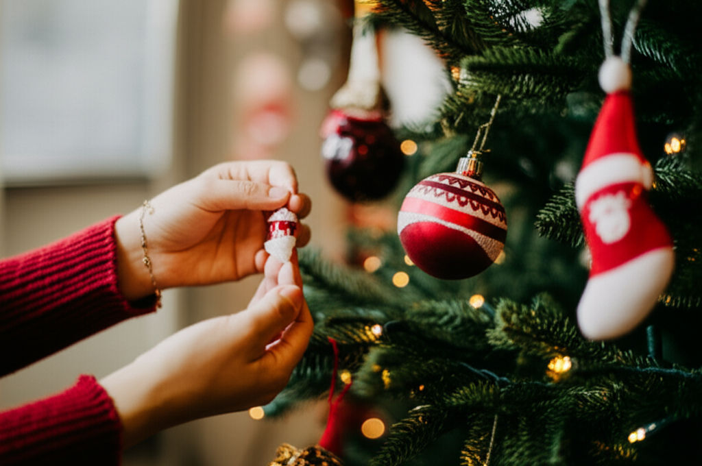 Unleash the merriment! Find 25+ fun & creative Christmas entertainment ideas to make your holiday gatherings unforgettable for all ages.