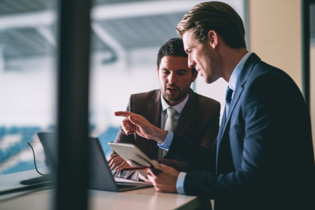 Passionate about sports data? Discover how to become a successful sports analyst! This guide covers essential skills, responsibilities, and your career path.