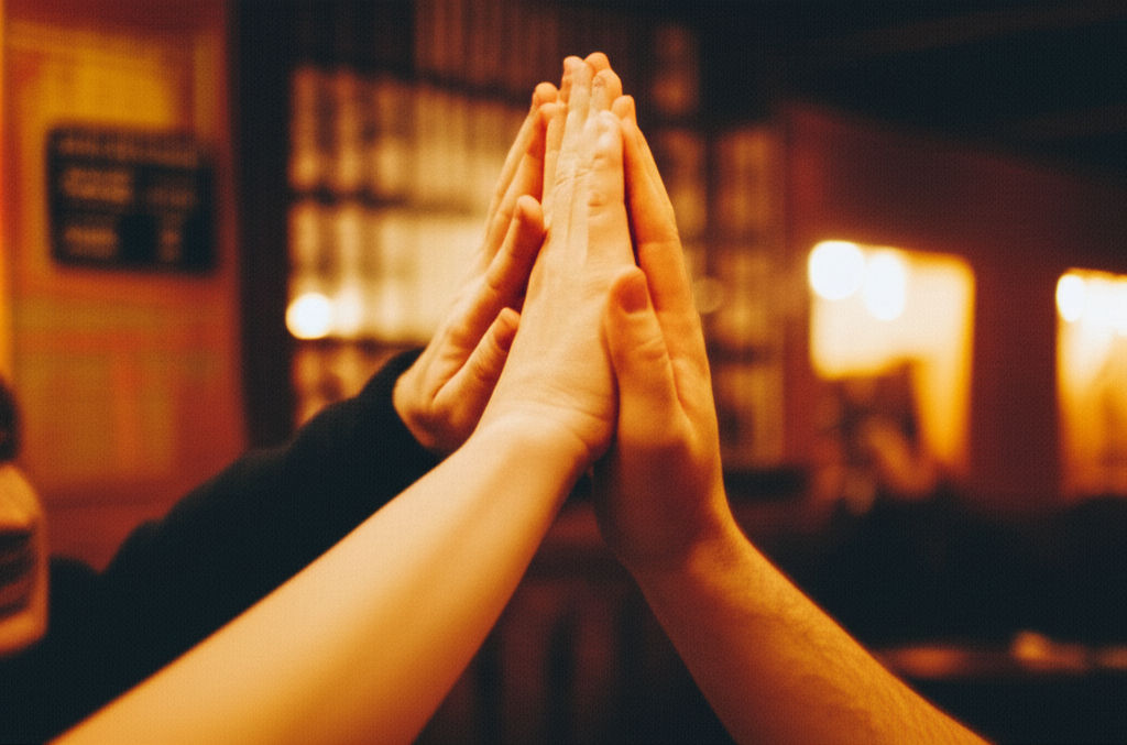 Tired of solo games? Find the best sports bar experience! Our guide covers atmosphere, screens & food for an ultimate game day.