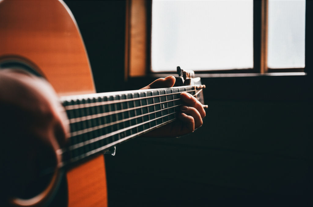 Musicians, travel safely with your guitar! Explore our guide to travel acoustic guitars for ultimate portability, durability, and peace of mind on any adventure...
