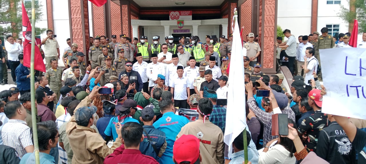 Didemo Ratusan Jurnalis, Bupati Musi Rawas Didesak Copot Dien Candra