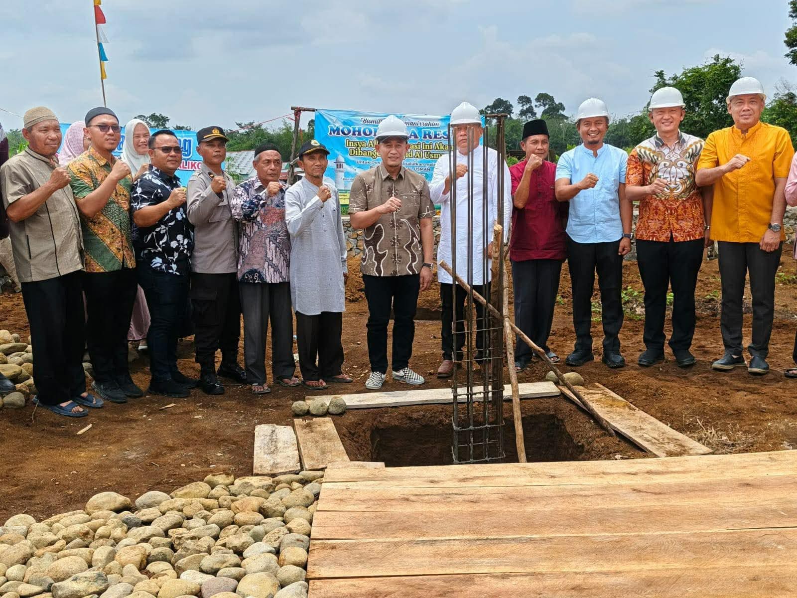 Walikota Linggau Juara Letakan Batu Pertama Masjid Al-Usman