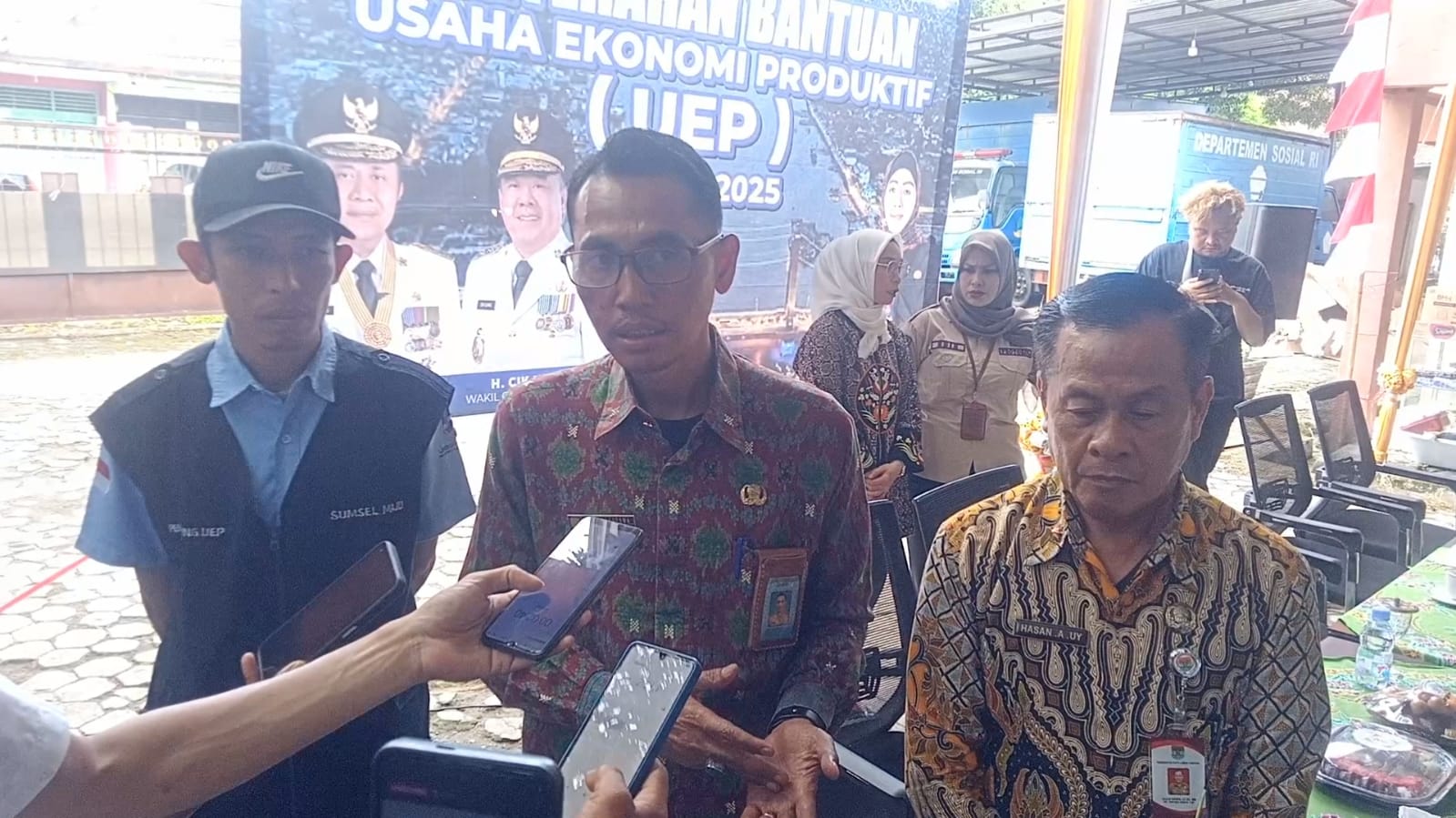 Dorong Ekonomi Warga, Walikota Linggau Bagikan 100 Bantuan UEP