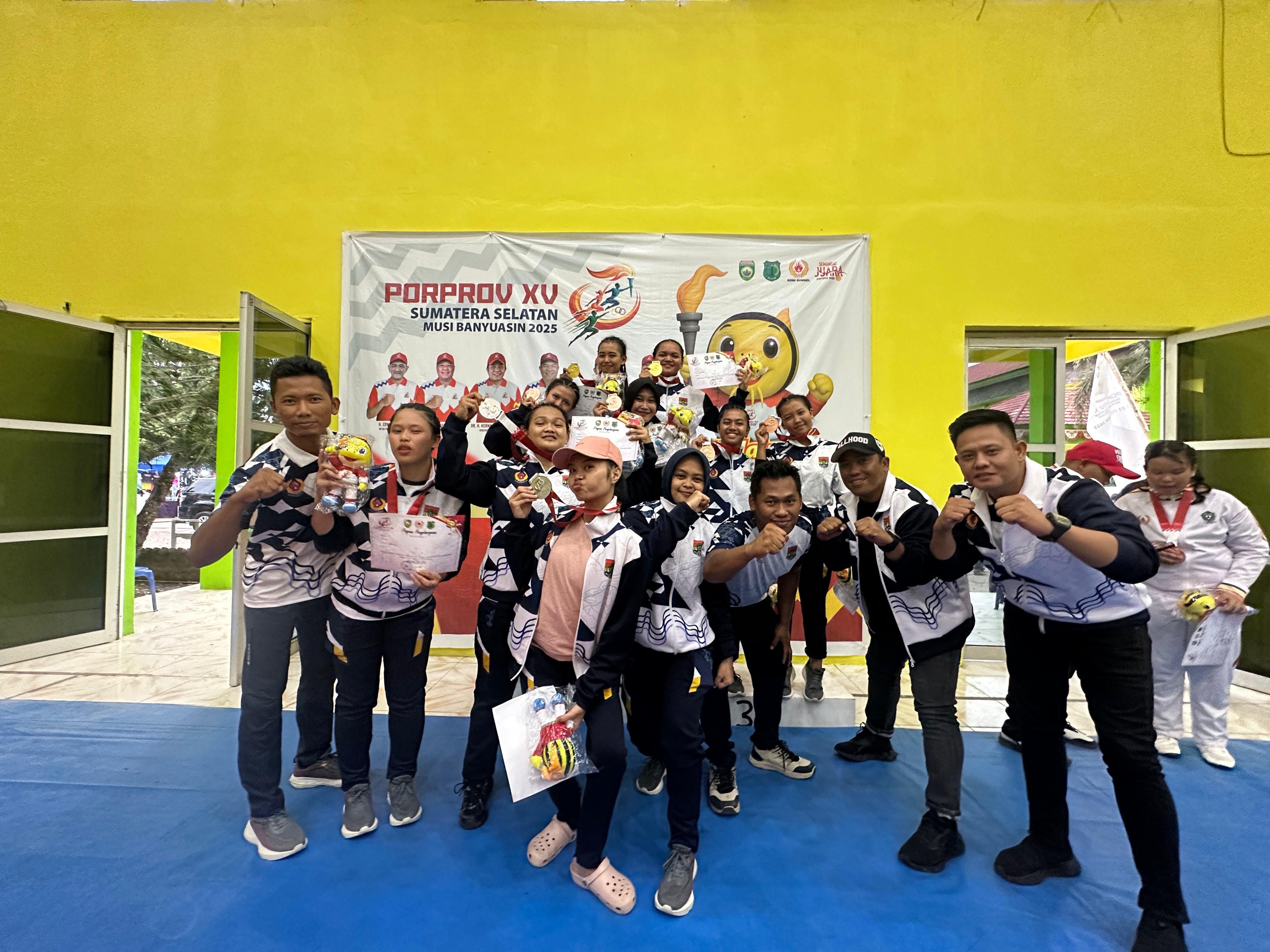 Pegulat Putri Lubuk Linggau Persembahkan Dua Emas Gemilang di Porprov XV Sumsel