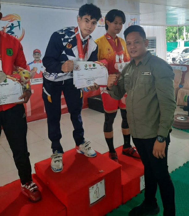 3 Emas di Sumbang Yoga Pratama Dari Cabor Angkat Besi Lubuk Linggau